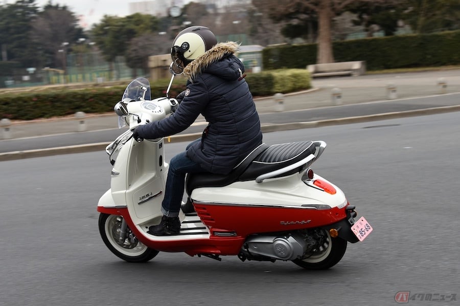 ネオクラシックなスクーターは女性ウケがいい プジョーモトシクル ジャンゴ125 エバージョンabs バイクのニュース