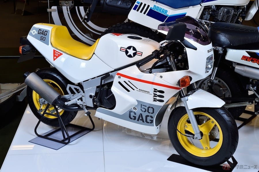 80年代斬新な新型モデルを市場に導入し続けたスズキ!! お笑いでなく真面目でクールなマシンに仕上がった「GAG」とは？ | バイクのニュース