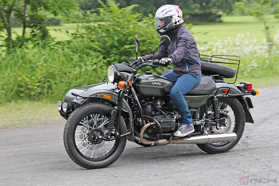レトロかわいいのは見た目だけ 一筋縄ではいかない面白さが魅力のウラル サイドカーに挑戦 バイクのニュース