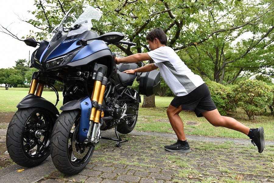 左右に動くための筋肉を鍛えスムーズなライディングができる身体を作り 