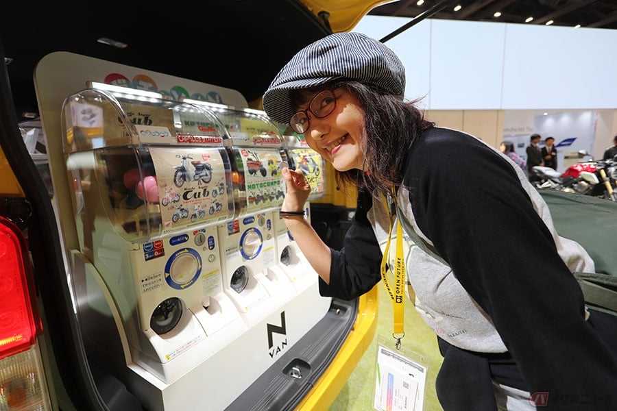 ホンダ ブースのカプセルトイ販売機を詰め込んだ ガチャvan にハマる人続出 Tms19 バイクのニュース ホンダ ブースのカプセルトイ販売機を詰め込んだ ガチャvan にハマる人続出 Tms19 バイクのニュース