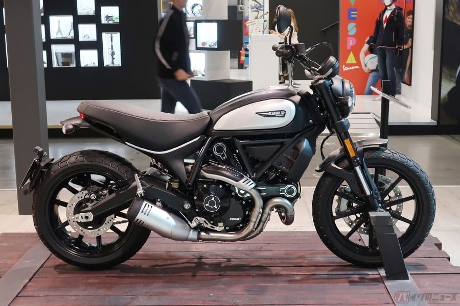 ドゥカティ Icon Dark アイコン ダーク マットブラックとアルミの質感で見せる潔さ Eicma19 バイクのニュース
