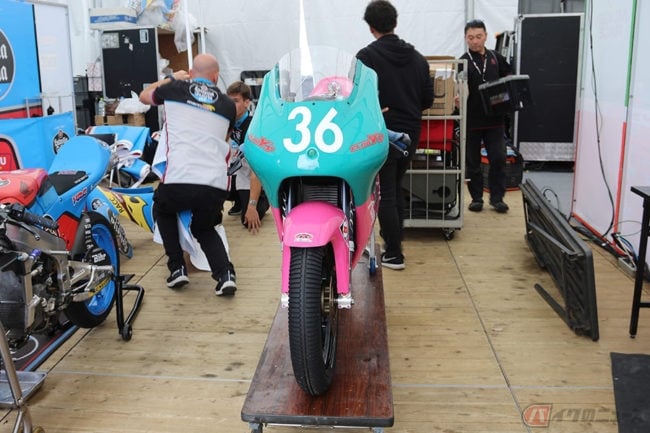 日本のライダーたちの希望になりたかった 小さなバイク屋さんが市販レーサーホンダ Nsf250r で世界に挑戦した理由 バイクのニュース