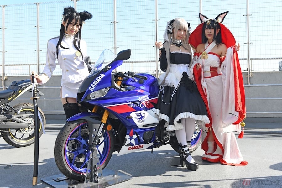 アズールレーンの衣装を纏った人気コスプレイヤーとコラボしたアズレン仕様の Yzf R25 バイクのニュース アズールレーンの衣装を纏った人気コスプレイヤーとコラボしたアズレン仕様の Yzf R25 バイクのニュース