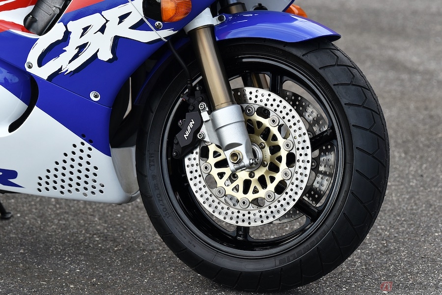 スーパースポーツモデルを世界に広めたホンダ「初代CBR900RR