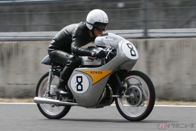 本田宗一郎のマン島出場宣言から5年で参戦、ホンダTTレーサー「RC142」とは?