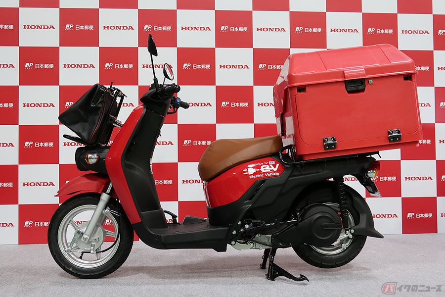 配達員 カブと変わらず扱いやすいです 新時代の配達車 郵便ベンリィe が街を走り出す バイクのニュース 配達員 カブと変わらず扱いやすいです 新時代の配達車 郵便ベンリィe が街を走り出す バイクのニュース