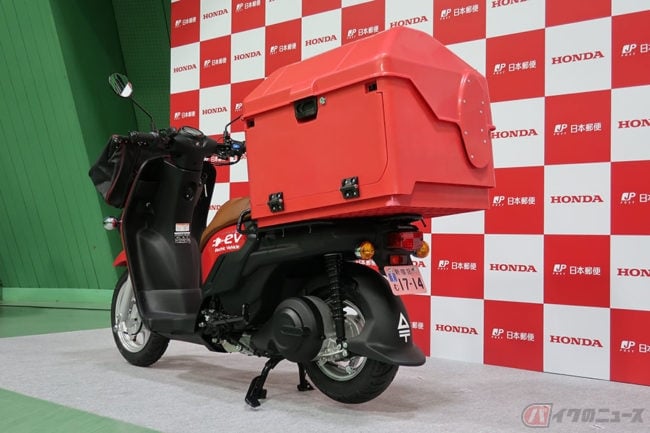 配達員「カブと変わらず扱いやすいです」 新時代の配達車「郵便ベンリィe:」が街を走り出す