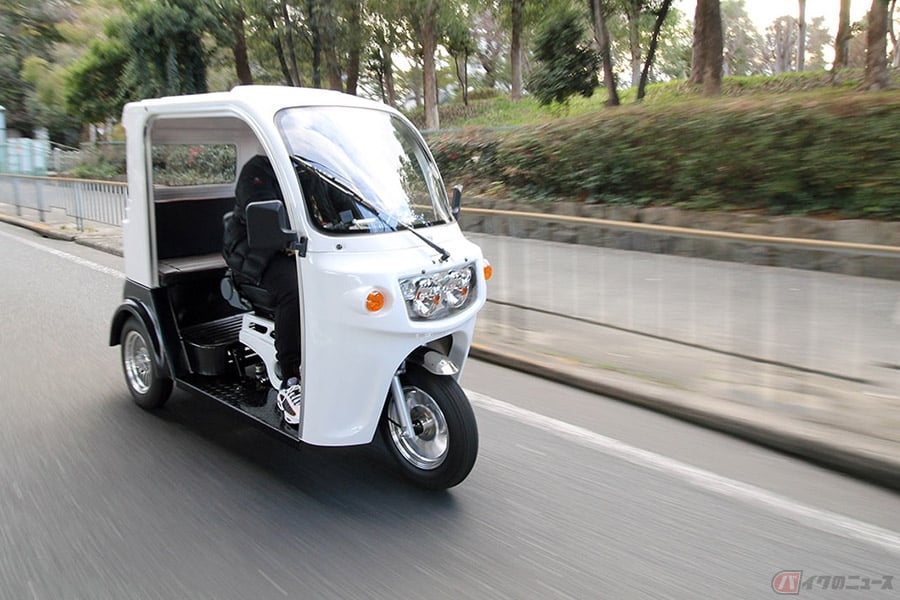 3人乗り125ccトライク Aptrikes125 コインパーキングも利用可能なチョイ乗りトライクとは バイクのニュース