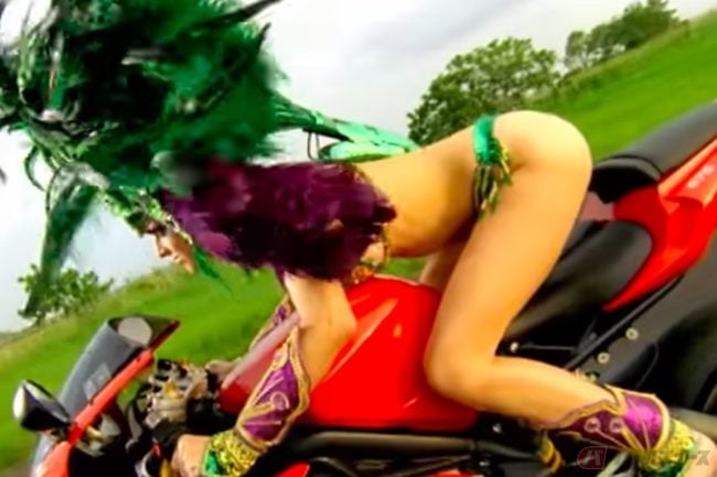 駆け抜ける3色のトライアンフ ガールズ バイクと人生を重ね合わせた歌詞が染み入るポルノグラフィティ ハネウマライダー バイクのニュース 駆け抜ける3色のトライアンフ ガールズ バイクと人生を重ね合わせた歌詞が染み入るポルノグラフィティ ハネウマライダー バイクのニュース
