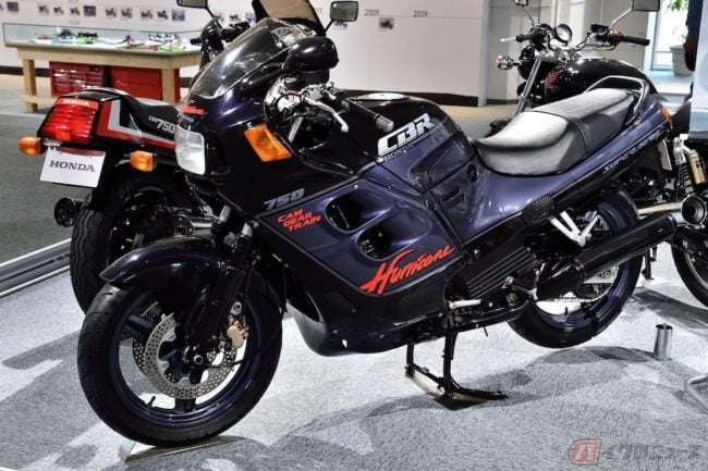 近未来的なフルカバード デザインを採用したホンダのスーパースポーツバイクcbrシリーズ バイクのニュース 近未来的なフルカバード デザインを採用したホンダのスーパースポーツバイクcbrシリーズ バイクのニュース