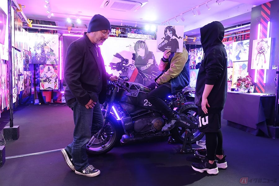 人気イラストレーターlamの個展 目と雷 に謎のバイク出現 酸性雨の中を走るブレードランナーの世界から バイクのニュース 人気イラストレーターlamの個展 目と雷 に謎のバイク出現 酸性雨の中を走るブレードランナーの世界から バイクのニュース