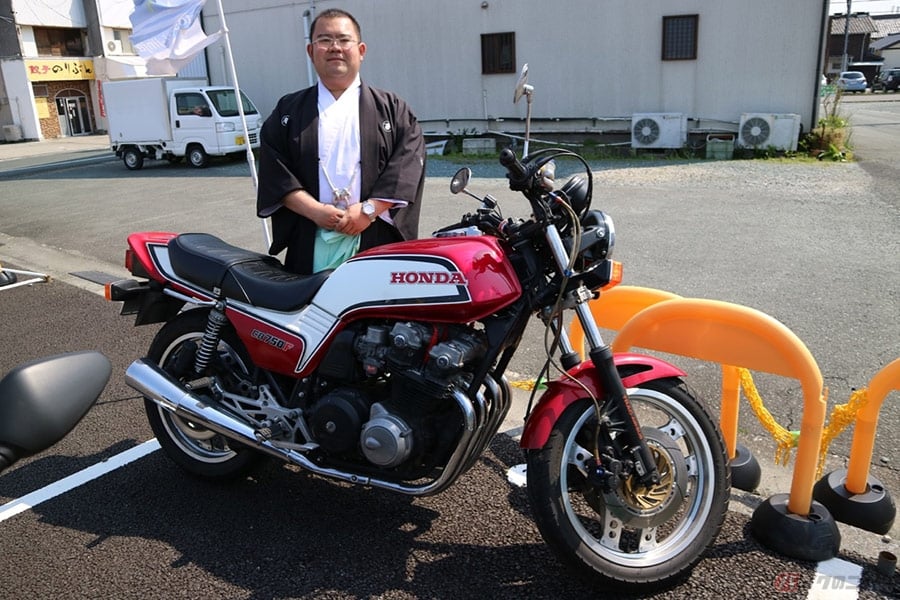 バイク乗り専用の御守が大人気 広い駐輪場を完備する 大歳神社 に行ってみた バイクのニュース