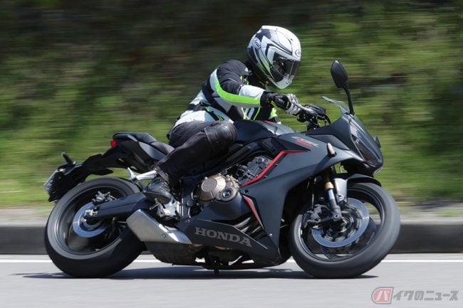 ホンダ Cbr650r の直4エンジンに思わず笑みがこぼれる ほどよいバランスのスーパースポーツモデルとは バイクのニュース