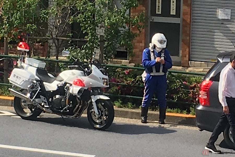 マスク姿の白バイ隊員を見て 月光仮面 を思い出す 木下隆之の またがっちゃいましたvol 46 バイクのニュース マスク姿の白バイ隊員を見て 月光仮面 を思い出す 木下隆之の またがっちゃいましたvol 46 バイクのニュース