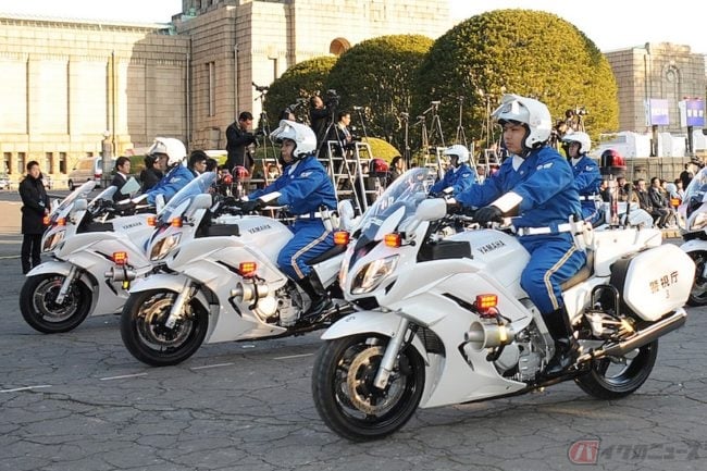 マスク姿の白バイ隊員を見て 月光仮面 を思い出す 木下隆之の またがっちゃいましたvol 46 バイクのニュース