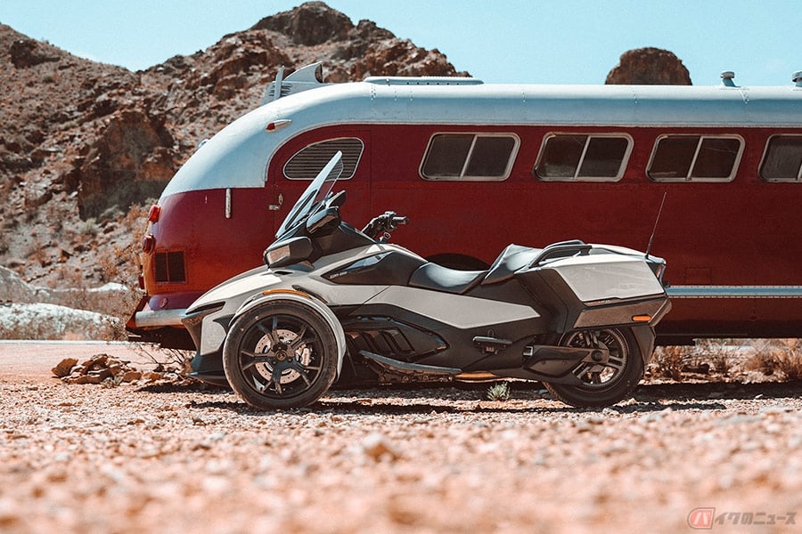 開放的でパワフルな走りが魅力の3輪ツアラー カンナム スパイダーrt が新型となって発売開始 バイクのニュース