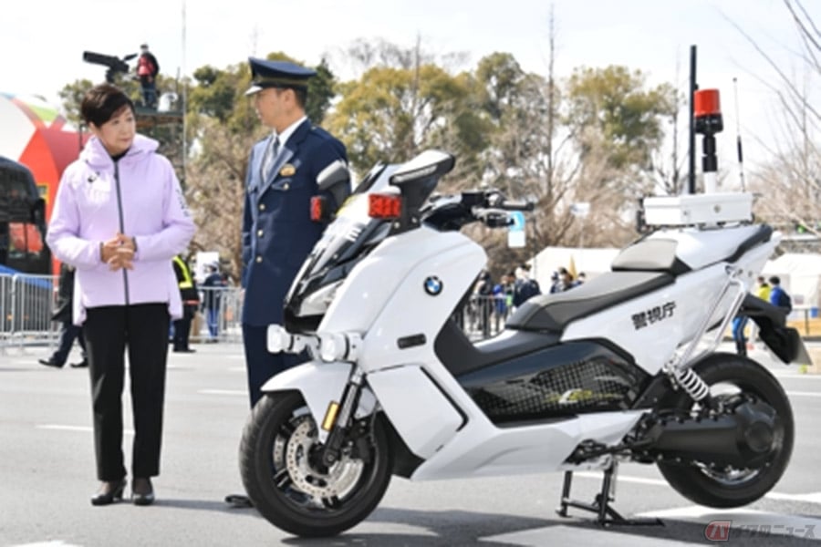 逃げられない速さ なぜ電動白バイ導入 警視庁が白バイにbmw製evバイクを選んだ理由とは バイクのニュース