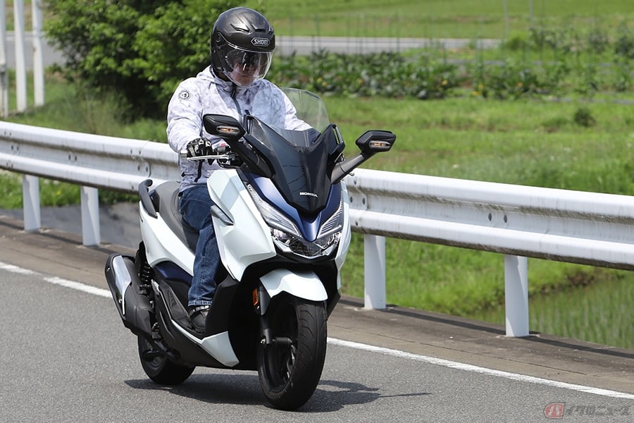 ホンダ フォルツァ に乗って再発見 あらためて感じる250ccスクーターの余裕と快適性 バイクのニュース