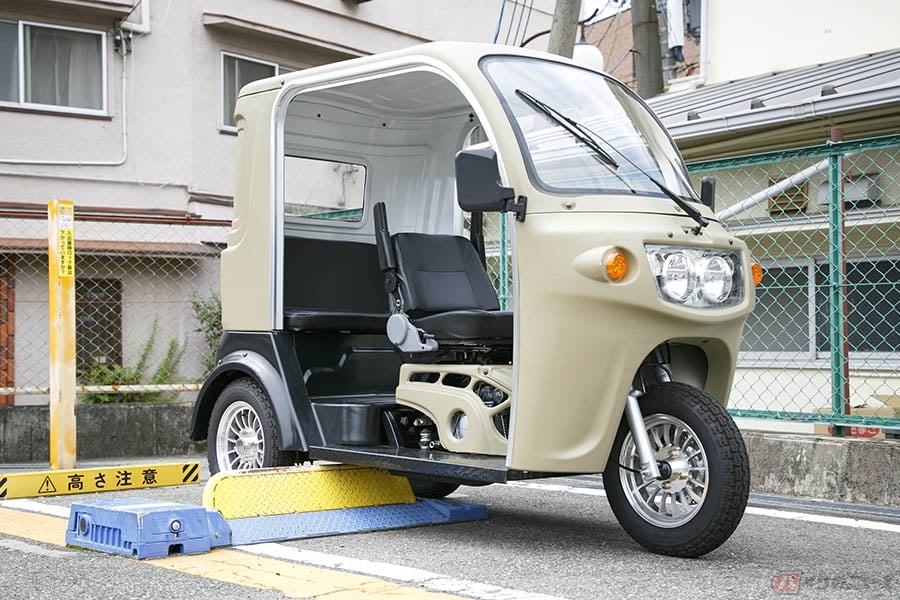 125ccトライク Aptrikes125 は女性でも取り回し可能 コインパーキングの利用は可能 バイクのニュース