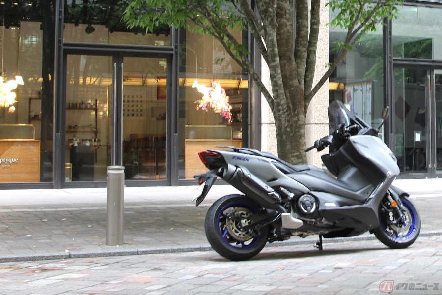 The 燃費 世界が待っていたクールな新型 ヤマハ Tmax560 の贅沢な乗り味 見えた実力とは バイクのニュース The 燃費 世界が待っていたクールな新型 ヤマハ Tmax560 の贅沢な乗り味 見えた実力とは バイクのニュース