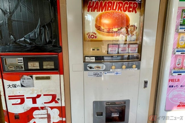バイクで巡りたい昭和スポット 癒しの時間を与えてくれるレトロ自販機店舗 オートパーラーシオヤ に行ってみた バイクのニュース
