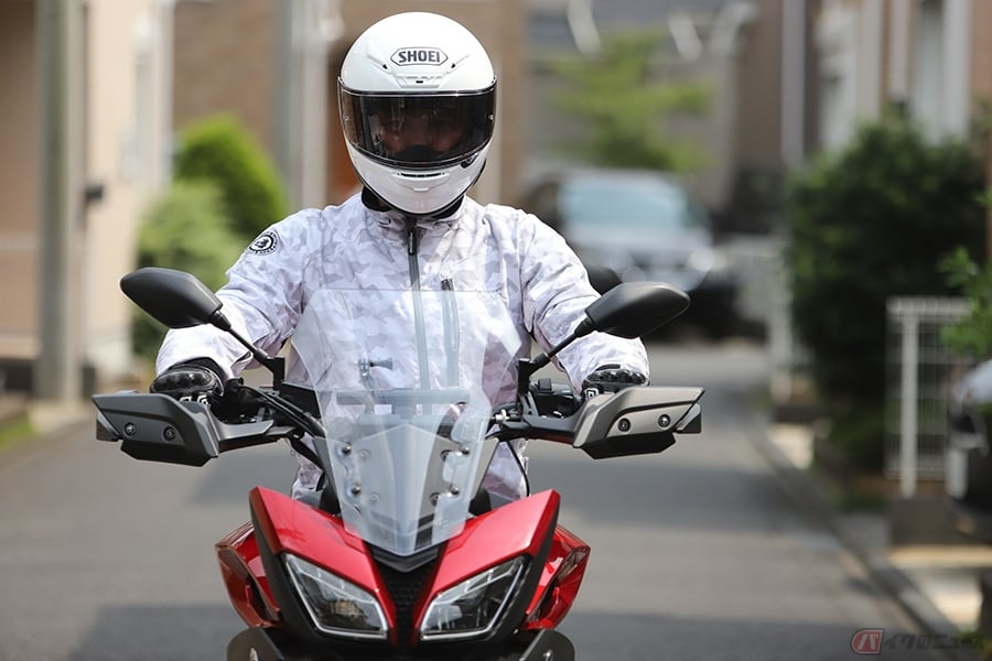 クリアからスモークへ無段階で色の濃さが変わる Shoei フォトクロミックシールド を使ってみた バイクのニュース
