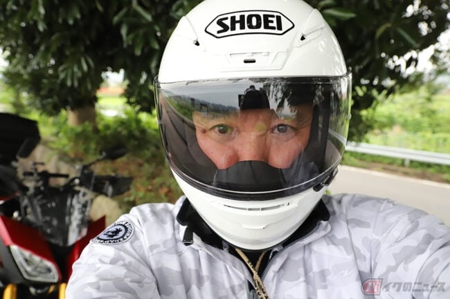 クリアからスモークへ無段階で色の濃さが変わる Shoei フォトクロミックシールド を使ってみた バイクのニュース クリアからスモークへ無段階で色の濃さが変わる Shoei フォトクロミックシールド を使ってみた バイクのニュース