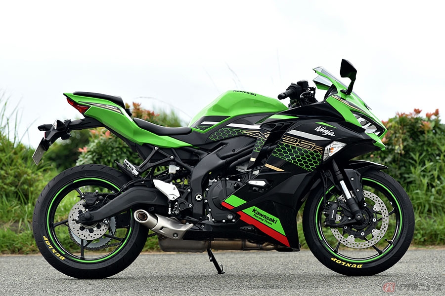 カワサキ「Ninja ZX-25R」の素顔はスポーティな街乗りバイク？ 話題の4