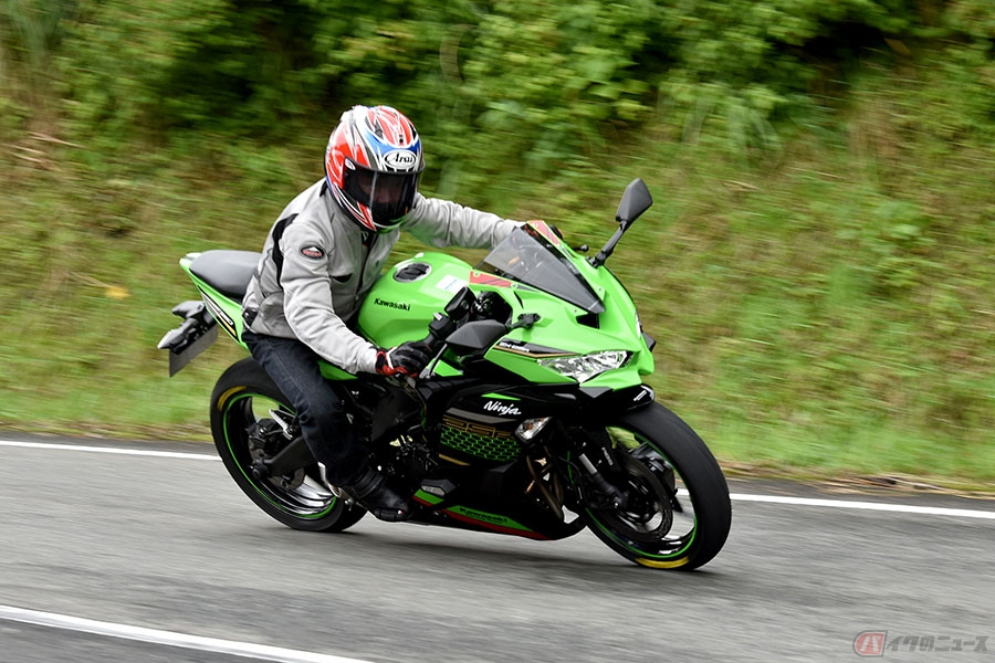 カワサキ「Ninja ZX-25R」の素顔はスポーティな街乗りバイク？ 話題の4