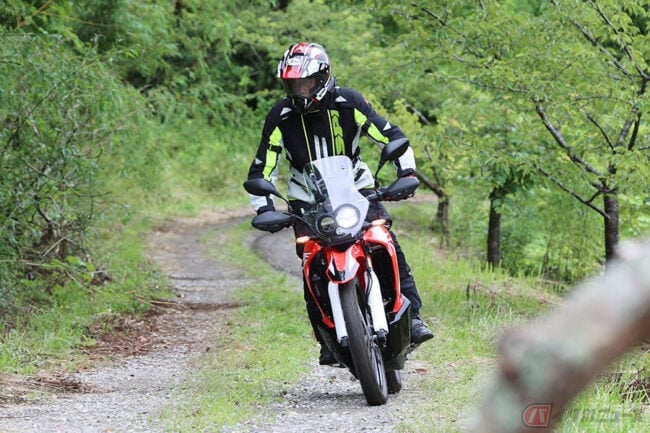 ダカールラリーに求められる速くてタフなマシンがモチーフ ホンダ Crf250ラリー ローダウン仕様はどうだ バイクのニュース
