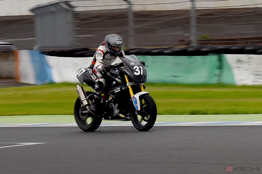 初参戦は雨の味 女子ライダー もてぎロードレース選手権 に挑戦 その結末は バイクのニュース