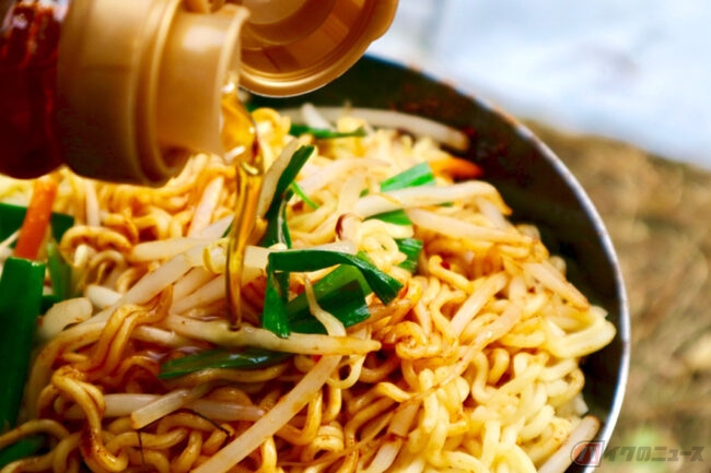 台湾ラーメンを 台湾焼きそば に キャンプツーリングで悪魔的に美味しいキャンプ飯を作る バイクのニュース