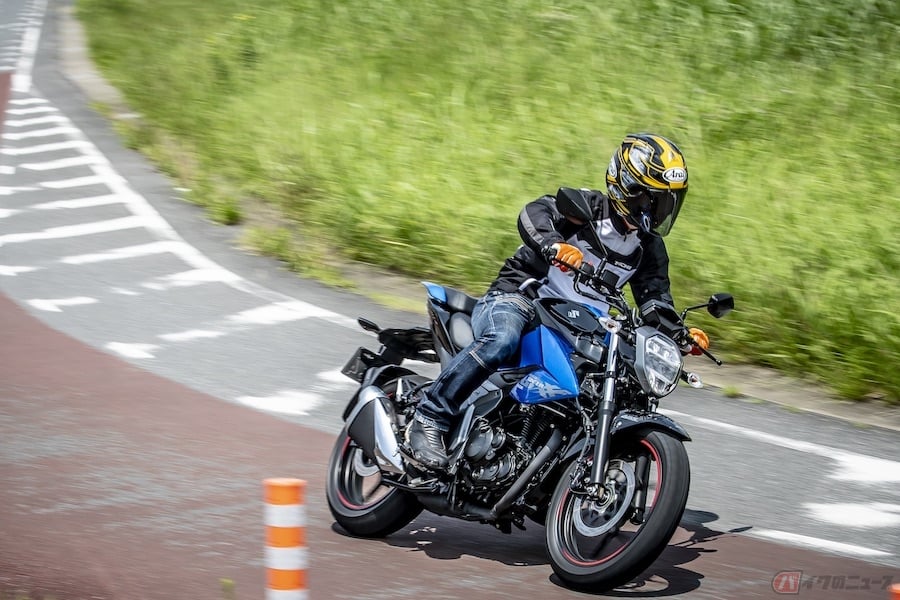 高速道路に乗れるからバイク仲間が増える スズキ ジクサー150 なら先輩たちのツーリングに誘ってもらえる バイクのニュース