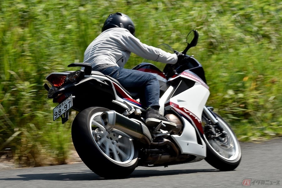 ホンダ Vfr800f に乗ると当時の記憶が不思議な程に蘇る リターンライダーkaneko S Eye バイクのニュース ホンダ Vfr800f に乗ると当時の記憶が不思議な程に蘇る リターンライダーkaneko S Eye バイクのニュース