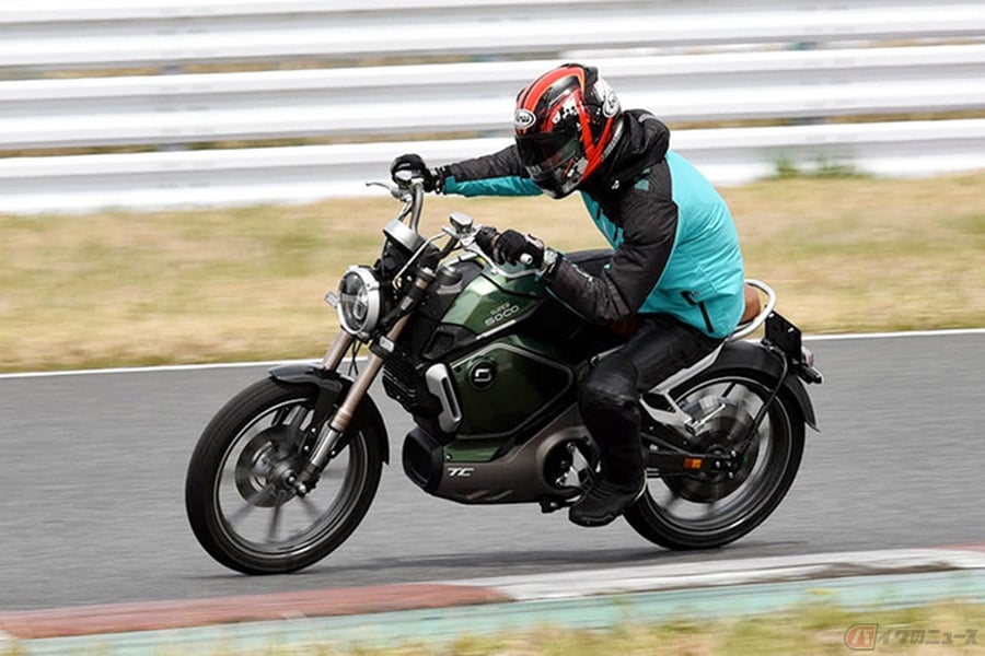 電動もスクータータイプではなく跨って乗るモーターサイクル然としたものに Super Soco Tc が要望叶える バイクのニュース