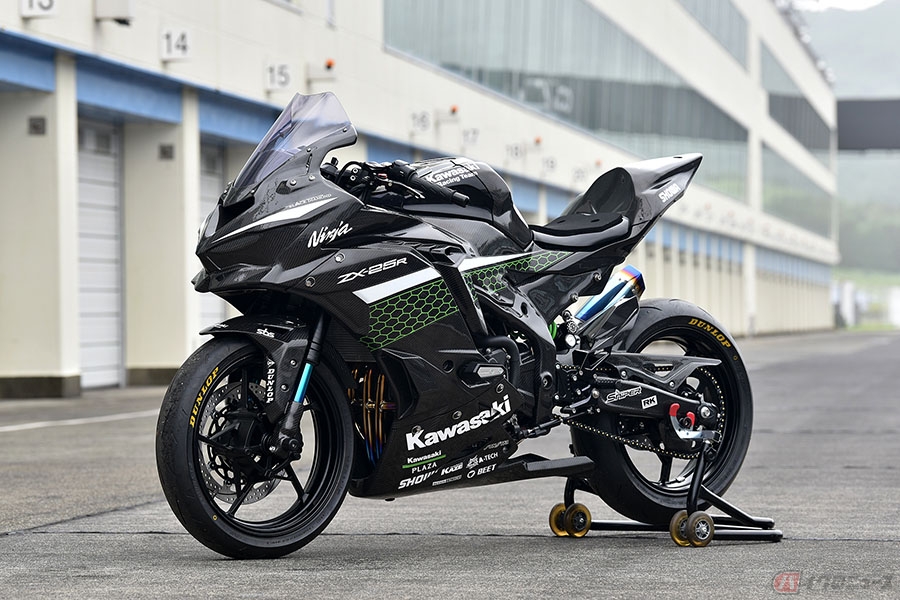 カワサキ Ninja Zx 25r 単一車種レースに先駆けデモレースを開催 バイクのニュース