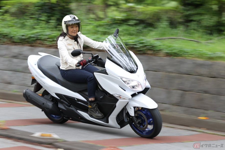 スズキ バーグマン400 はスポーティで遊び上手 ママライダーにも優しい紳士的なラグジュアリースクーター バイクのニュース スズキ バーグマン400 はスポーティで遊び上手 ママライダーにも優しい紳士的なラグジュアリースクーター バイクのニュース