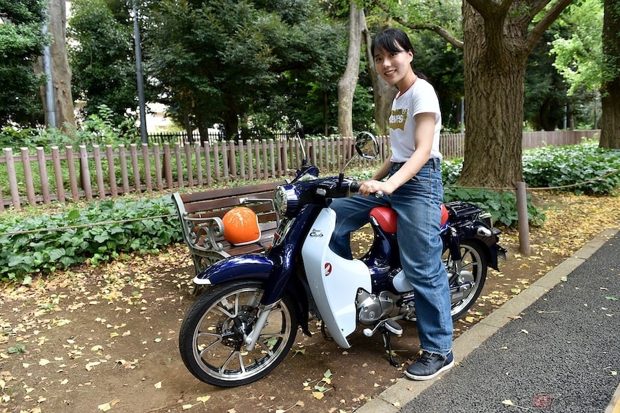 小野木里奈の 日和 は カブ初心者が選んだ一番のお気に入りモデルは バイクのニュース 小野木里奈の 日和 は カブ初心者が選んだ一番のお気に入りモデルは バイクのニュース