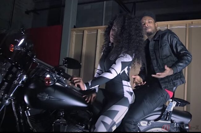 秋の夜長のお供にセクシーなハーレーはいかが? 21サヴェージ「Motorcycle」