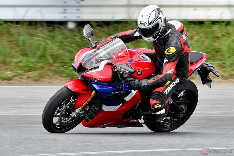 スペックの定説を乗って確認 ホイールベースの長さで言われるアレやコレ 実際どうなのか バイクのニュース スペックの定説を乗って確認 ホイールベースの長さで言われるアレやコレ 実際どうなのか バイクのニュース