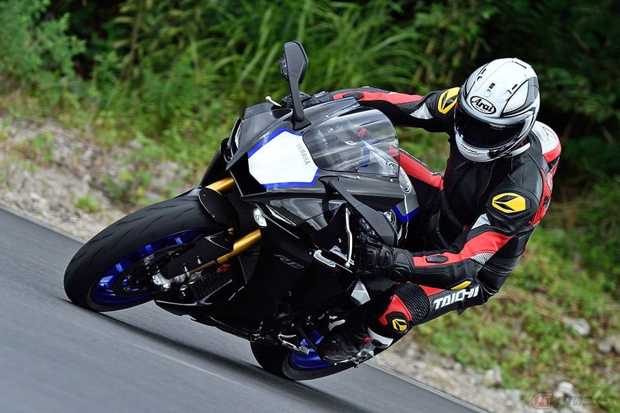 スペックの定説を乗って確認 ホイールベースの長さで言われるアレやコレ 実際どうなのか バイクのニュース スペックの定説を乗って確認 ホイールベースの長さで言われるアレやコレ 実際どうなのか バイクのニュース