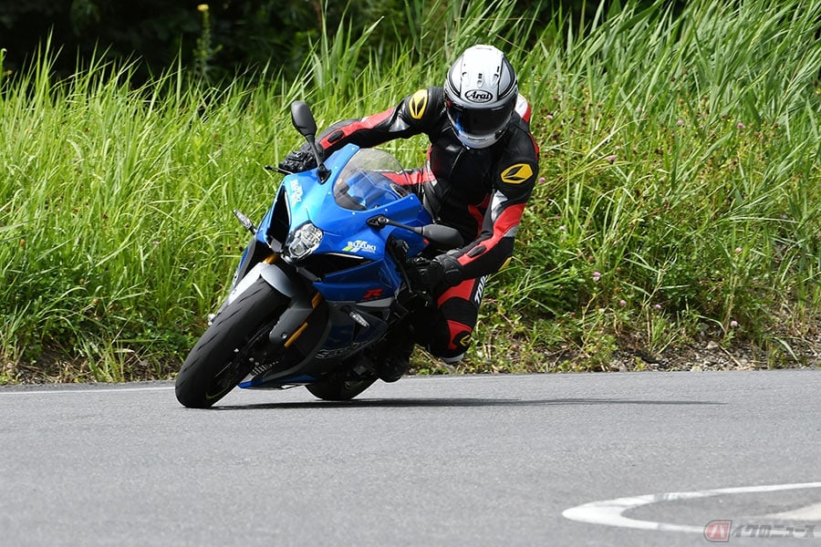 スペックの定説を乗って確認 ホイールベースの長さで言われるアレやコレ 実際どうなのか バイクのニュース スペックの定説を乗って確認 ホイールベースの長さで言われるアレやコレ 実際どうなのか バイクのニュース