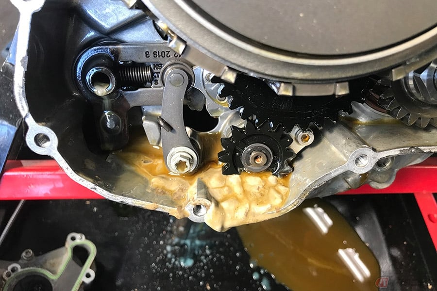 水没したバイクはどうなる エンジン始動で恐怖の ウォーターハンマー が悲劇を招く バイクのニュース 水没したバイクはどうなる エンジン始動で恐怖の ウォーターハンマー が悲劇を招く バイクのニュース