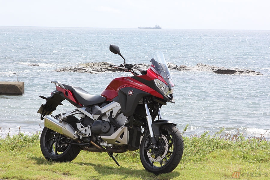 The 燃費 V型4気筒エンジンを搭載するホンダ Vfr800x 独創バルブ制御機構はツーリング性能にも貢献 バイクのニュース The 燃費 V型4気筒エンジンを搭載するホンダ Vfr800x 独創バルブ制御機構はツーリング性能にも貢献 バイクのニュース