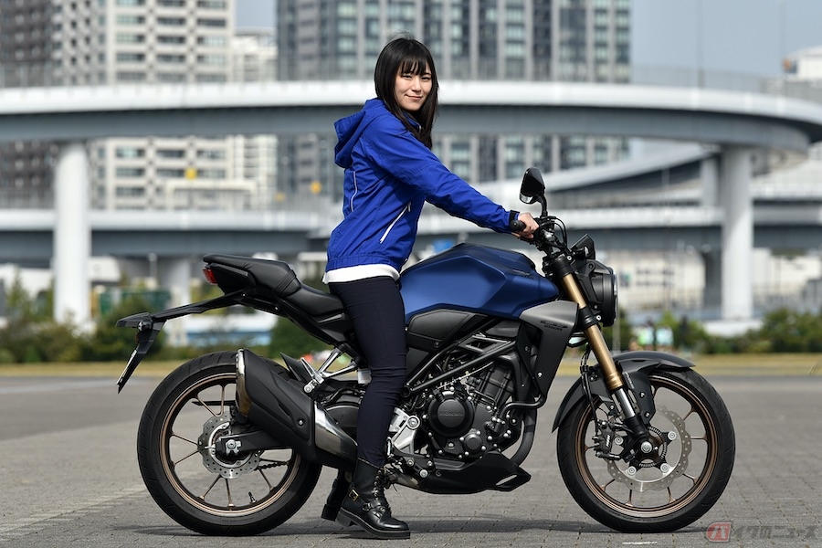 楽しくてすぐに友だちになれちゃう ホンダのスポーツネイキッドcb250rに 初心者女子ライダーが乗ってみました バイクのニュース 楽しくてすぐに友だちになれちゃう ホンダのスポーツネイキッドcb250rに 初心者女子ライダーが乗ってみました バイクのニュース