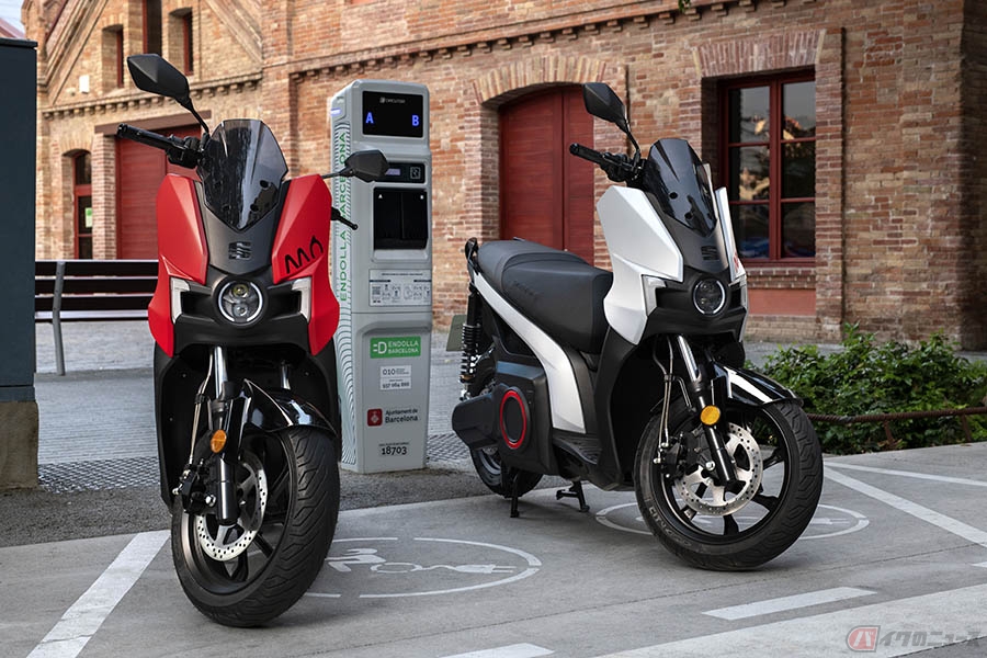 スペインSEAT MÓ「MÓ ESCOOTER 125」 個性的なバッテリー配置の電動