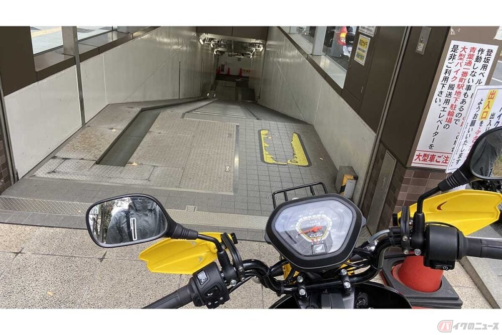 仙台市内のハイテクバイク駐車場をバイクタレントが体験 バイクのニュース