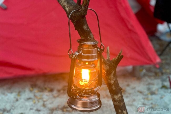 キャンプツーリングに最適なランタンを考える 持ち運び便利で雰囲気も演出してくれるアイテムは バイクのニュース キャンプツーリングに最適なランタンを考える 持ち運び便利で雰囲気も演出してくれるアイテムは バイクのニュース