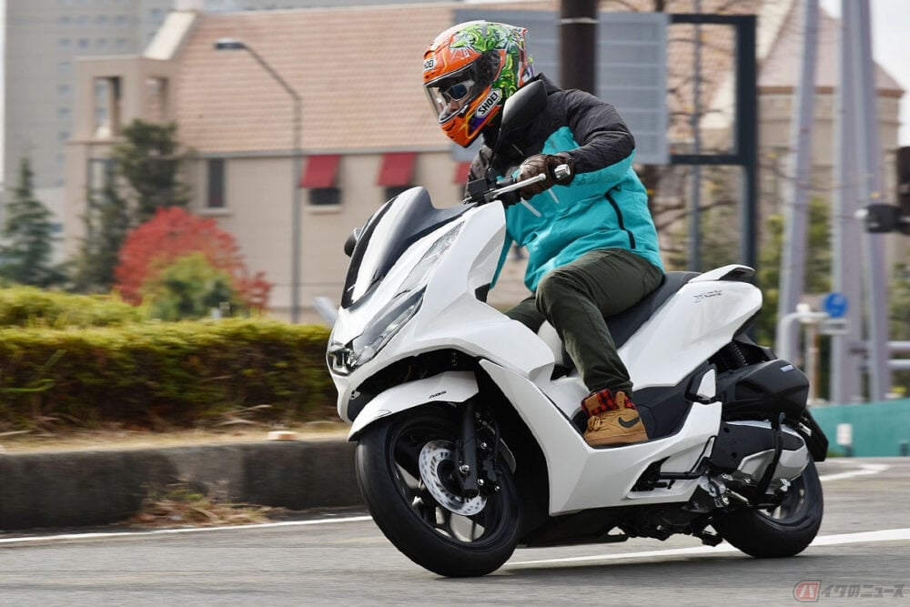 4バルブ化した Esp エンジンに新フレーム 独走狙うホンダ Pcx シリーズに試乗 バイクのニュース 4バルブ化した Esp エンジンに新フレーム 独走狙うホンダ Pcx シリーズに試乗 バイクのニュース